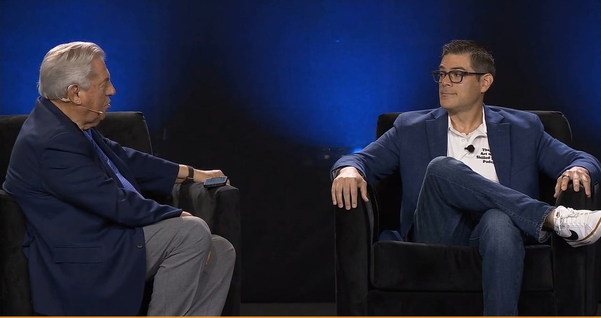 Andrew Brown in a panel discussion with John C. Maxwell at the Nexstar Network Super Meeting